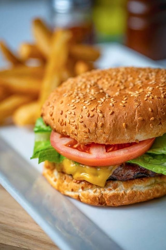 Luna Burger.